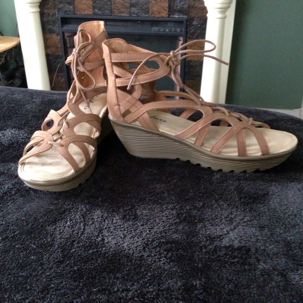 Sketchers, size 10, tan.